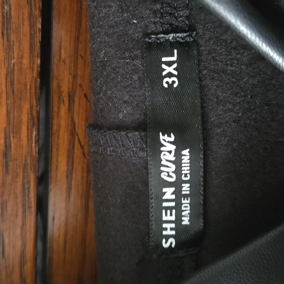 HEIN CURVE pleather bomber style light jacket - Picture 2 of 3